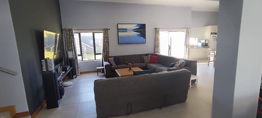 4 Bedroom Property for Sale in Outeniquasbosch Western Cape